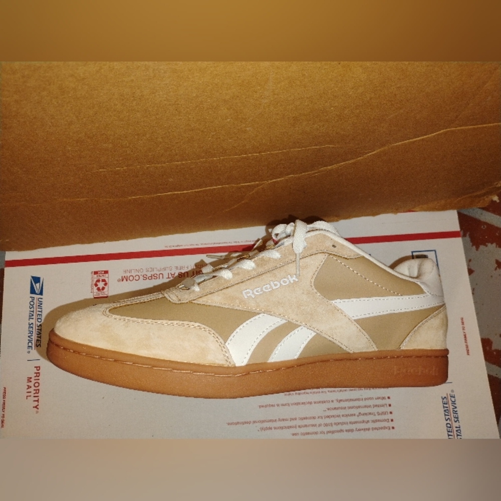 2024 Reebok Sneakers - Picture 3 of 4